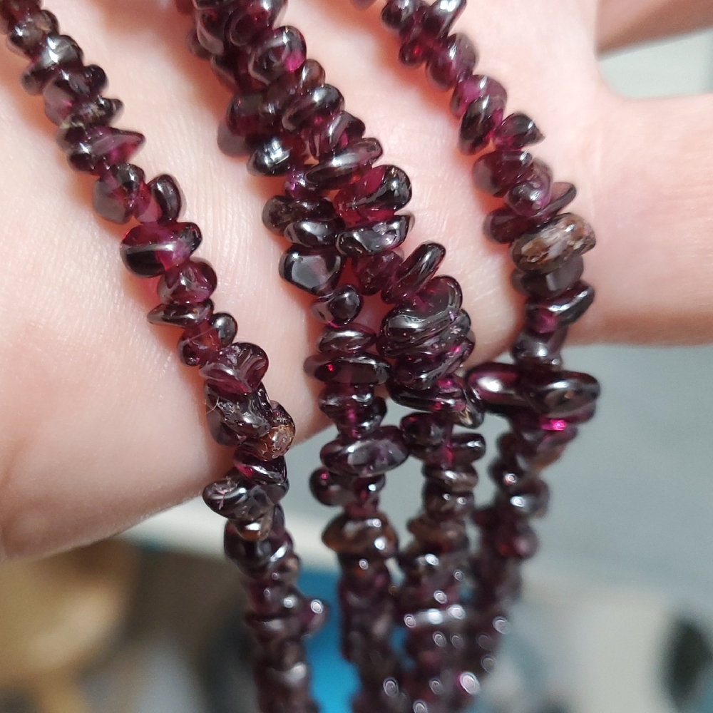 Elegant Genuine 101ct Umbalite Garnet Chip Necklace.